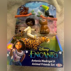 2 toys New Disney Encanto with friends and 12 piece familia set